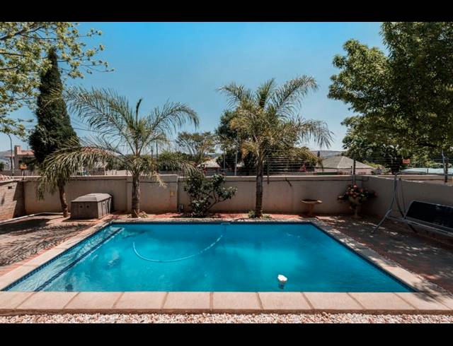 12 BEDROOM HOUSE FOR SALE IN KENSINGTON